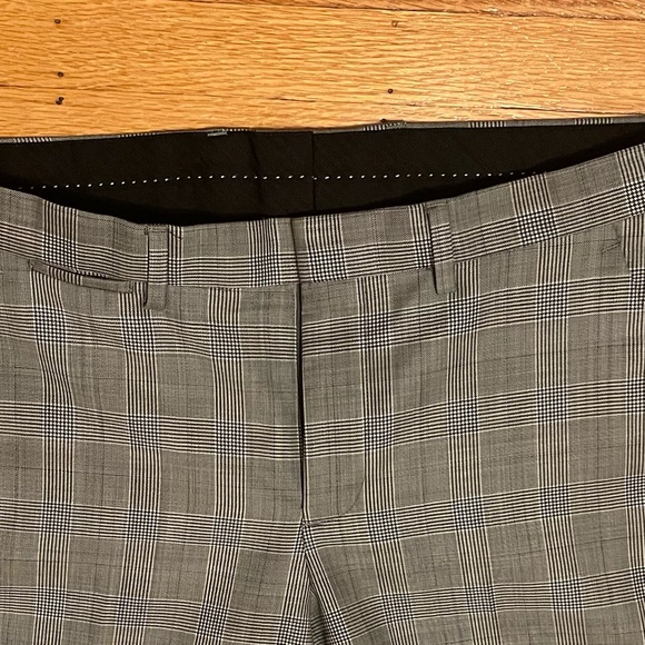 EXPRESS lightweight check wool suit. Jacket 40 short. Pants 31x32. - Picture 7 of 8